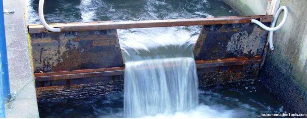 Weirs and flumes flow measurement