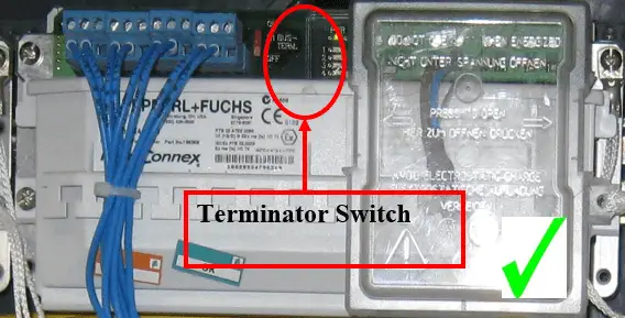 Fieldbus barrier terminator switches