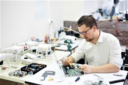 Top 3 Online Bachelor’s Programs in Electronics Engineering