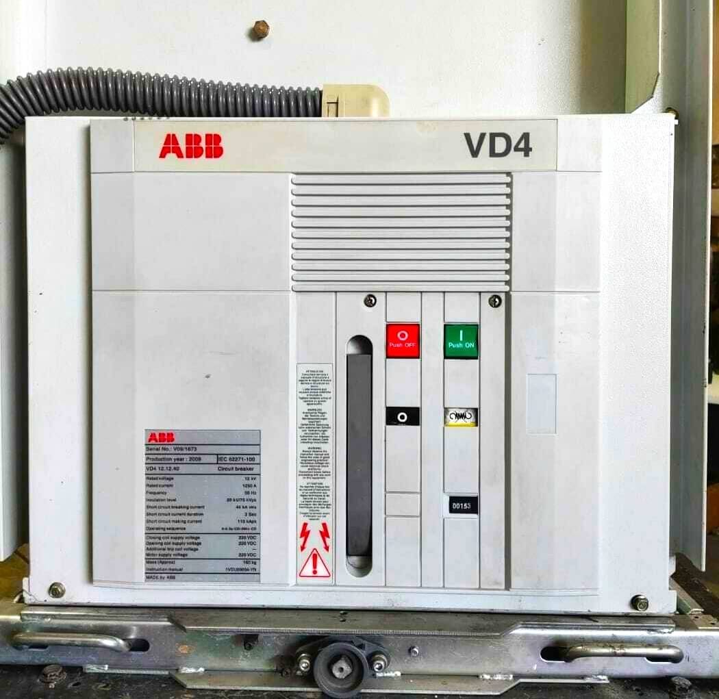 VCB (Vacuum Circuit Breaker)